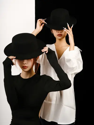 非黑即白：余光有你不容易